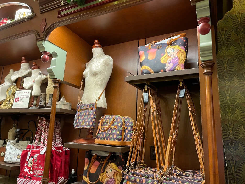 Wdwグッズ 写真で見る 新作ドゥニー バーク 犬猫シリーズ ラプンツェル ディズニーワールドファン Jp