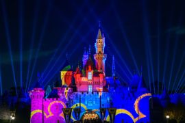 ディズニーチャンネルナイト　Dch グロースティック　アフターダーク　ミッキー 世代直撃すぎる…！ディズニーチャンネルの名作が夜のパーク帰ってくる
